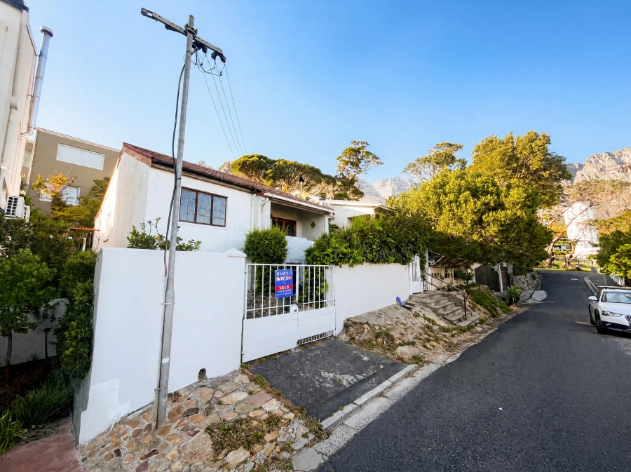 2 Bedroom Property for Sale in Vredehoek Western Cape